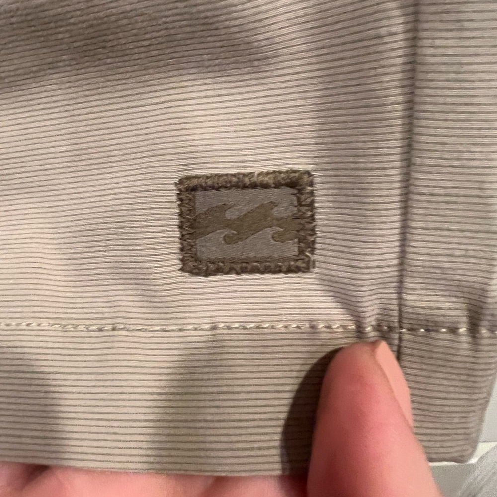 Billabong Light Tan Shorts - Picture 3 of 13